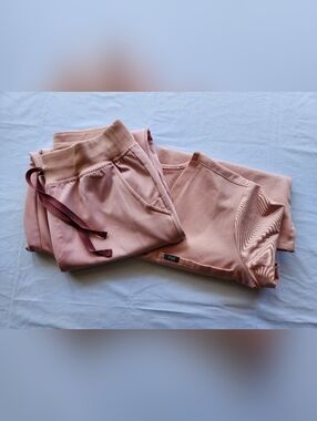 M/L FIGS Pink Sand Set RARE Retired Color